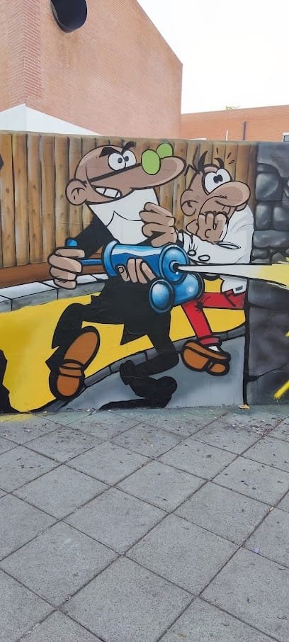 Foto de Pintura en la calle (Muro de bomberos)