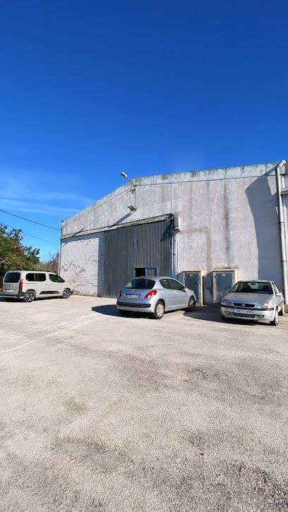 Foto de Decoración y restauración de la madera Sáez. Lacados y barnizados.