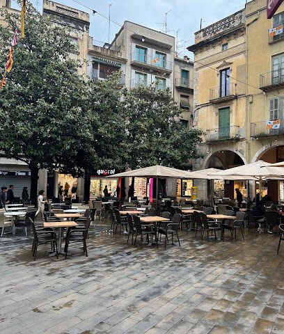 Foto de Seila Rangel pintura mural