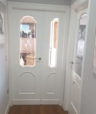 Foto de Lacado de puertas en blanco en Madrid | Lacado de muebles y cocinas