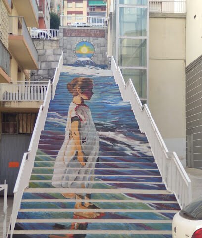 Foto de Mural escaleras Estella Lizarra de Garbiñe Basarte