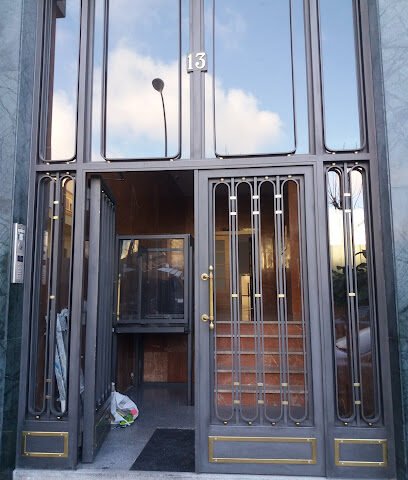 Foto de Pintor Profesional. Serio y Rápido.